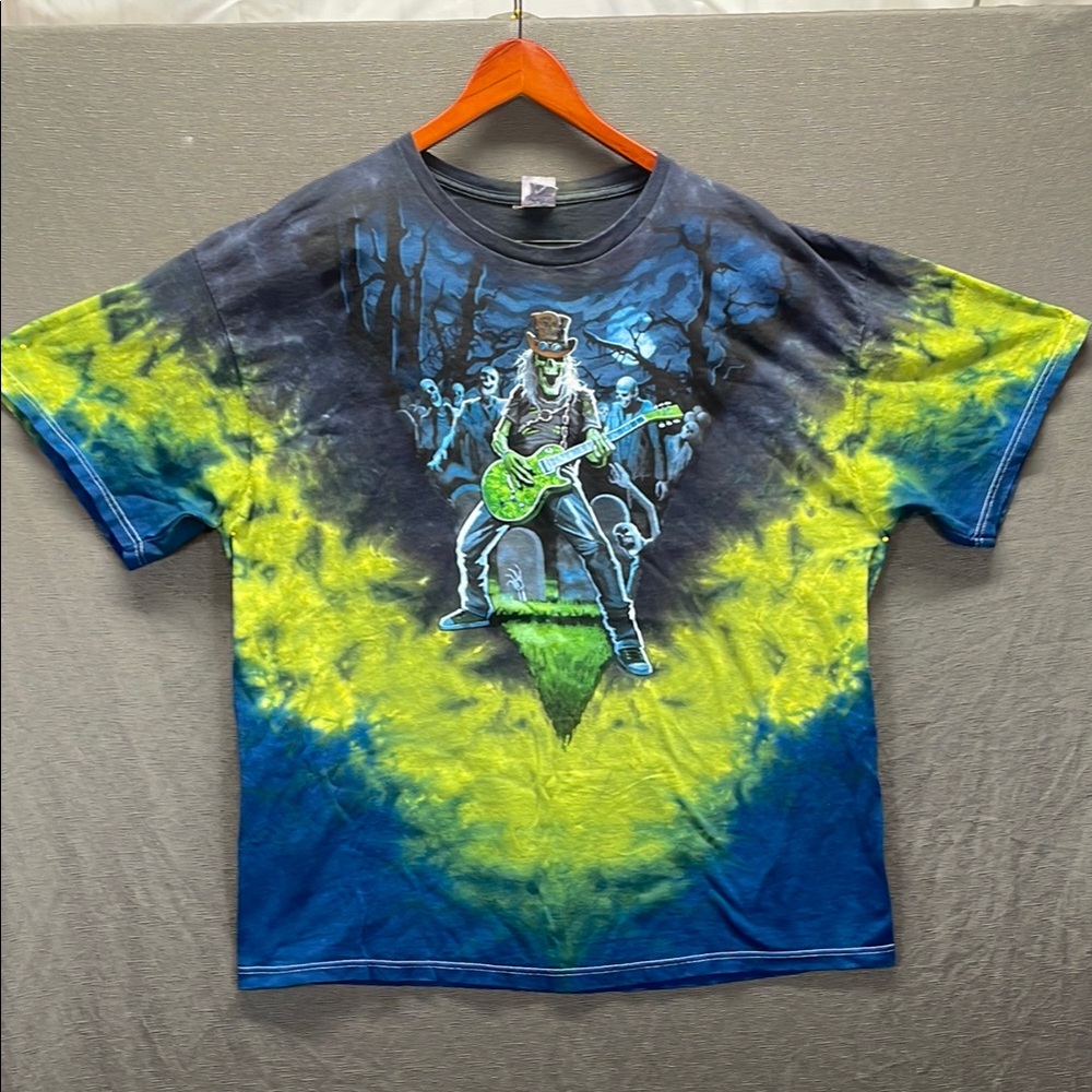 Delta‎ Artistic Blue and Green Short Sleeve Tees